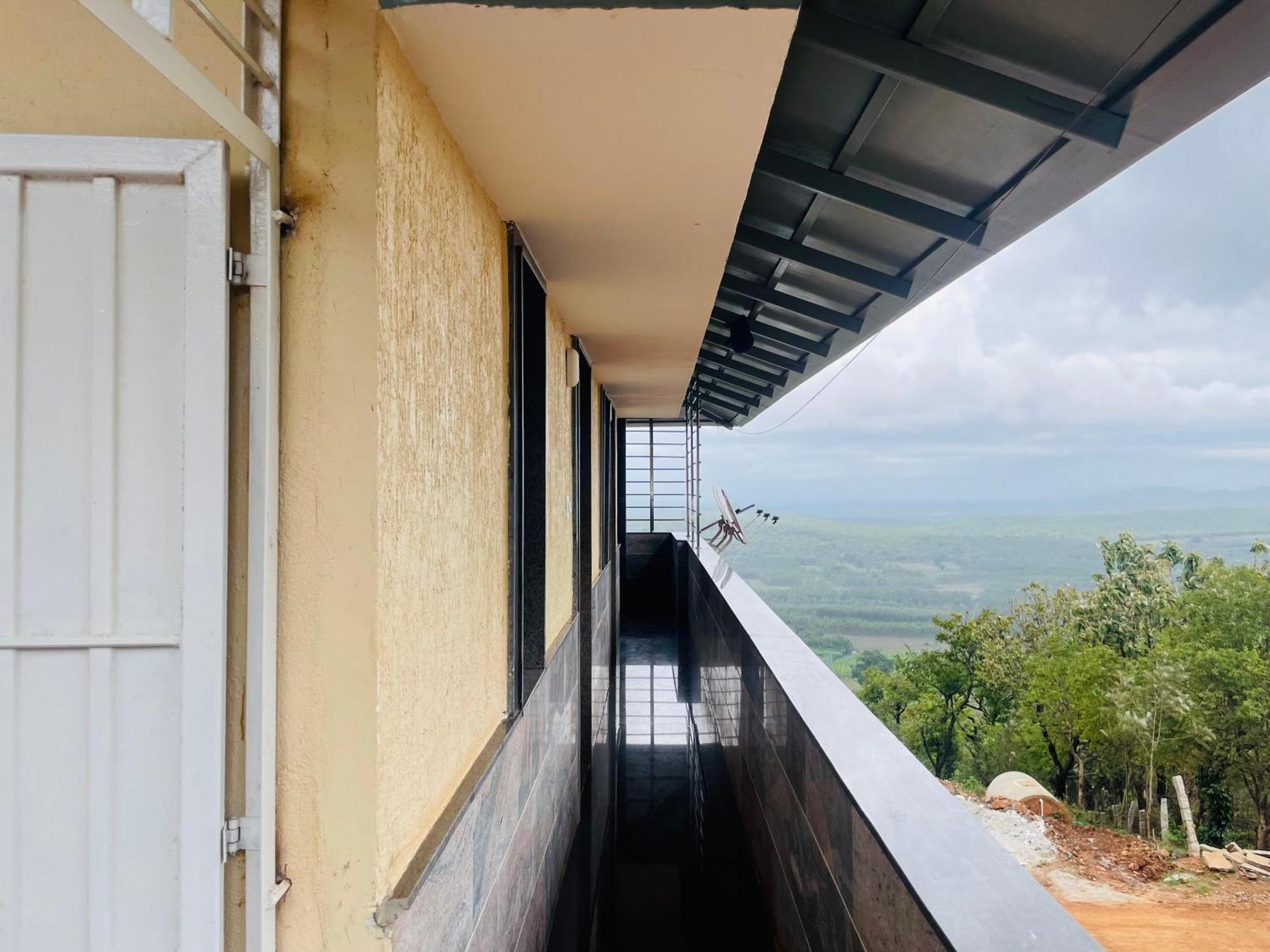Rashi Z View Estate Homestay *
